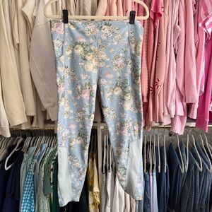 Tuckernuck Blue Floral Leggings